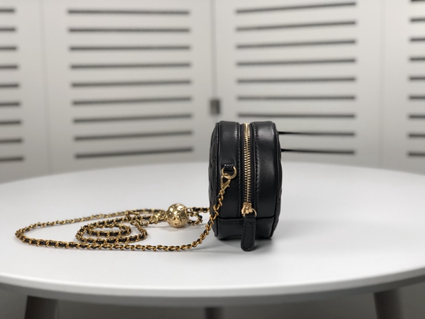 シャネルバッグ背面デザイン